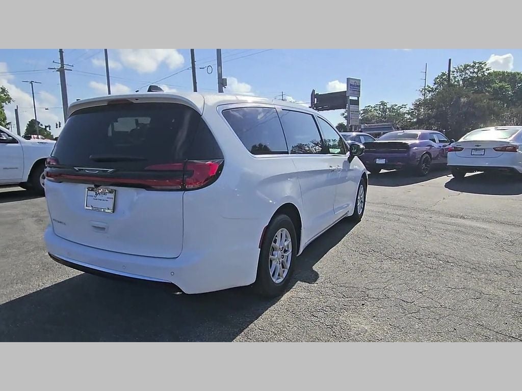 2027 Chrysler Pacifica PACIFICA SELECT