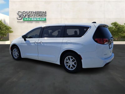 2025 Chrysler Voyager LX