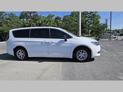 2025 Chrysler Voyager LX