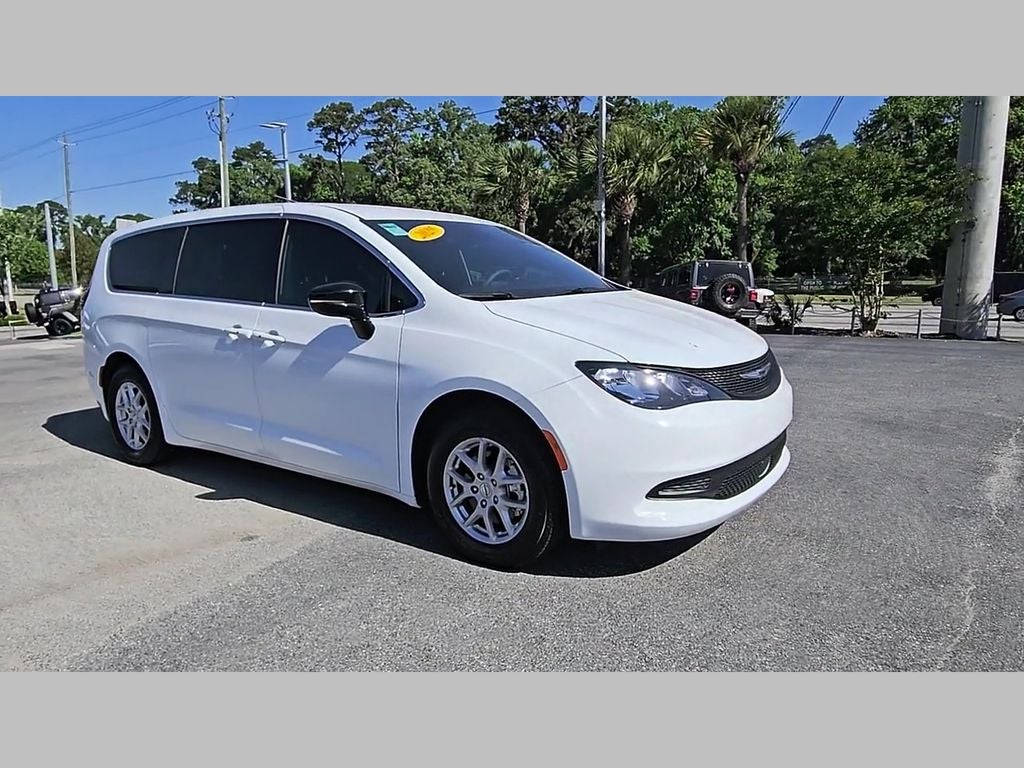 2025 Chrysler Voyager LX