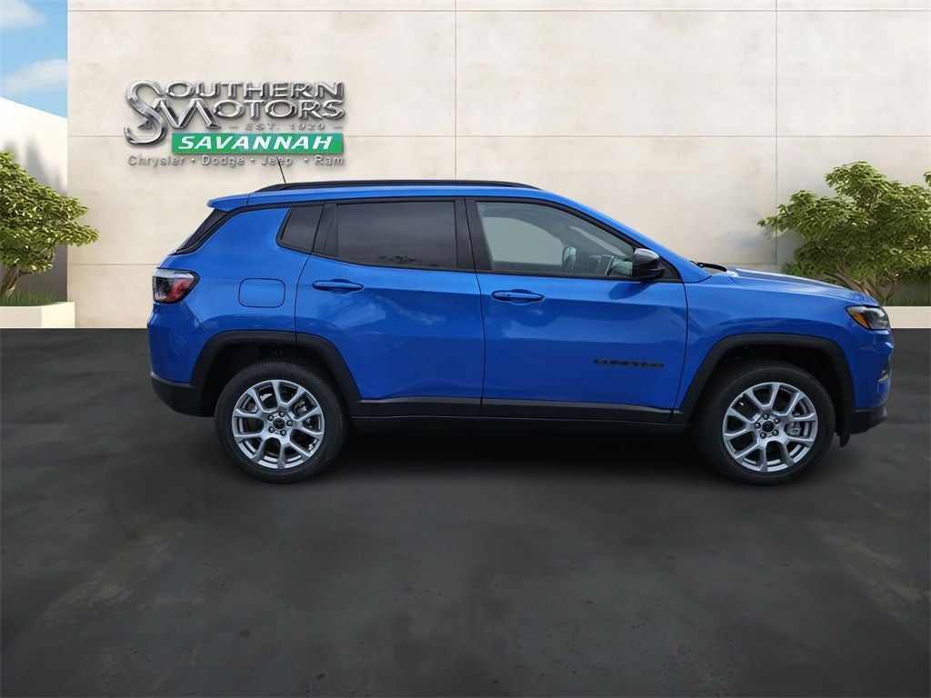 2025 Jeep Compass COMPASS LATITUDE 4X4
