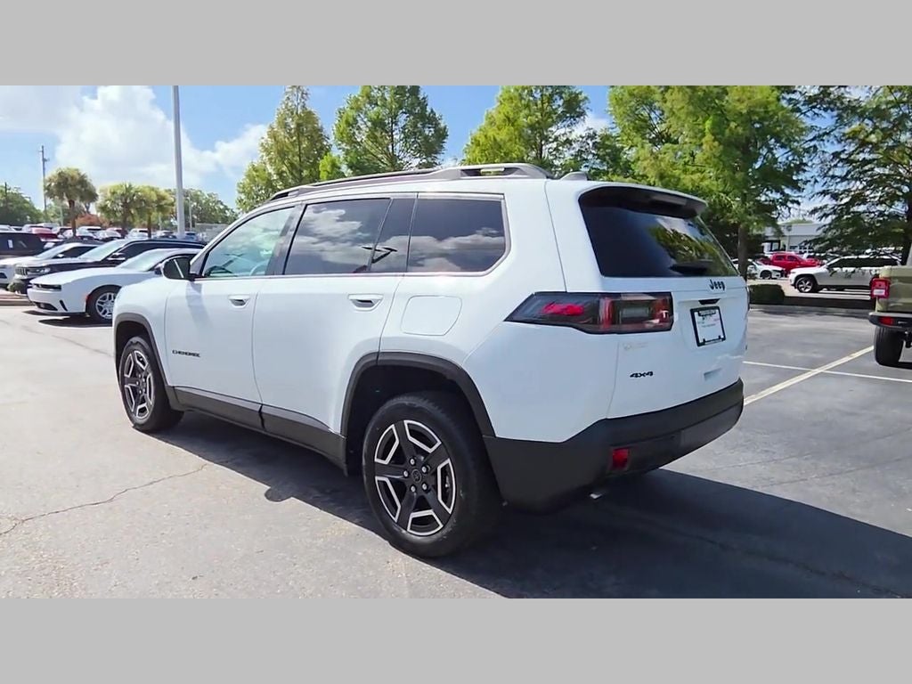 2026 Jeep Cherokee CHEROKEE LAREDO 4X4