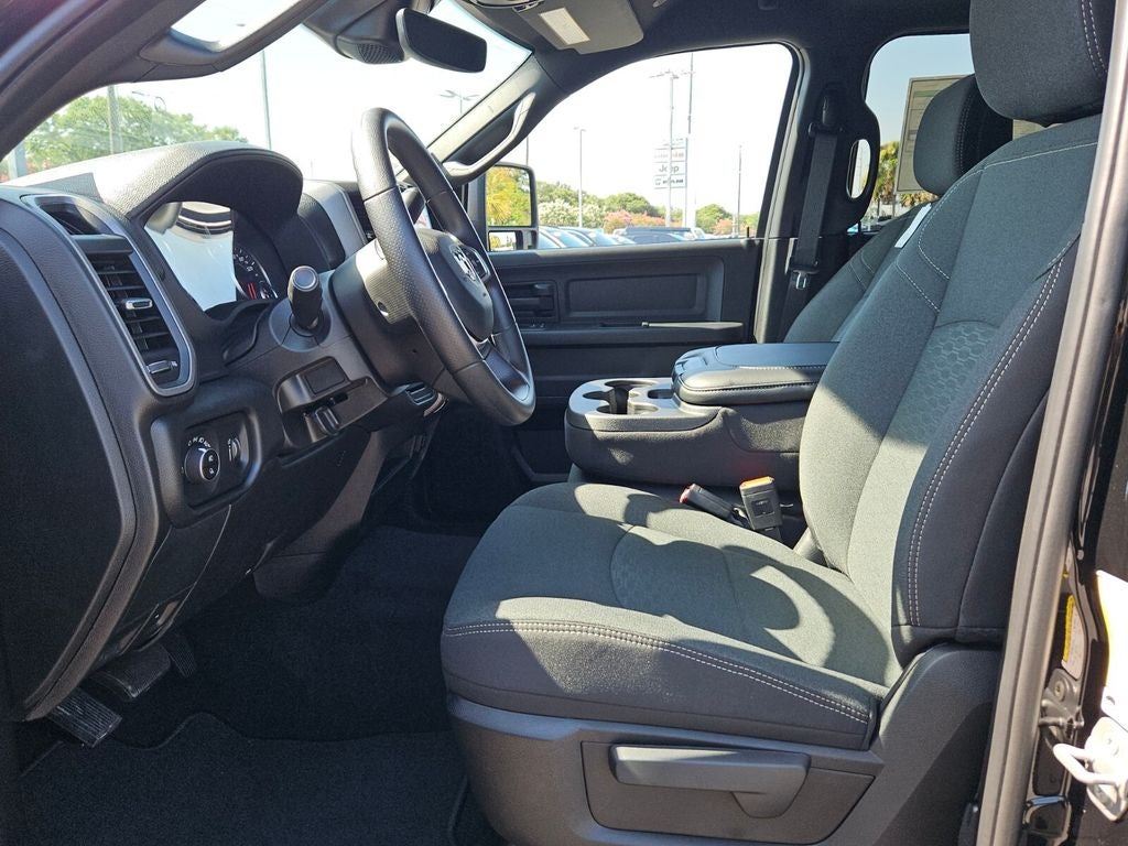 2026 RAM Ram 2500 RAM 2500 BLACK EXPRESS CREW CAB 4X2 6'4' BOX
