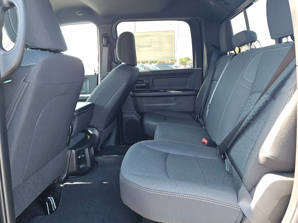 2026 RAM Ram 2500 RAM 2500 BLACK EXPRESS CREW CAB 4X2 6'4' BOX