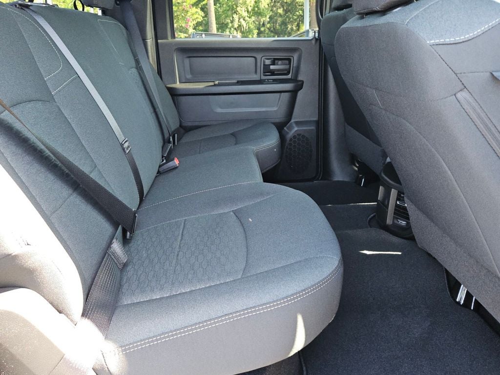 2026 RAM Ram 2500 RAM 2500 BLACK EXPRESS CREW CAB 4X2 6'4' BOX