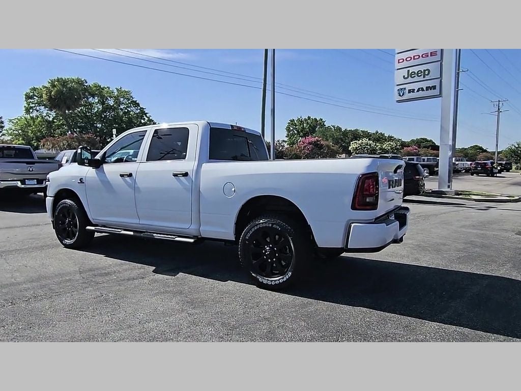 2026 RAM Ram 2500 RAM 2500 BLACK EXPRESS CREW CAB 4X2 6'4' BOX