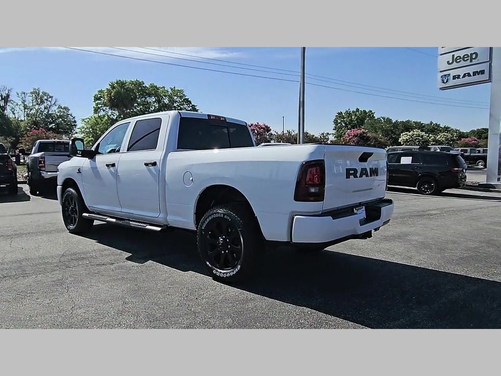 2026 RAM Ram 2500 RAM 2500 BLACK EXPRESS CREW CAB 4X2 6'4' BOX
