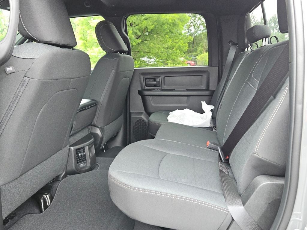 2026 RAM Ram 2500 RAM 2500 BLACK EXPRESS CREW CAB 4X2 6'4' BOX