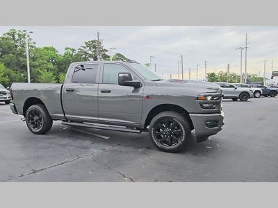 2026 RAM Ram 2500 RAM 2500 BLACK EXPRESS CREW CAB 4X2 6'4' BOX