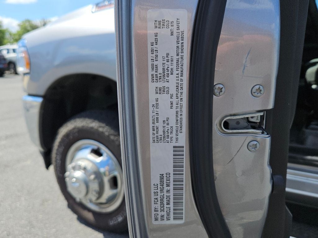 2024 RAM 3500 Tradesman Crew Cab 4x4 8' Box