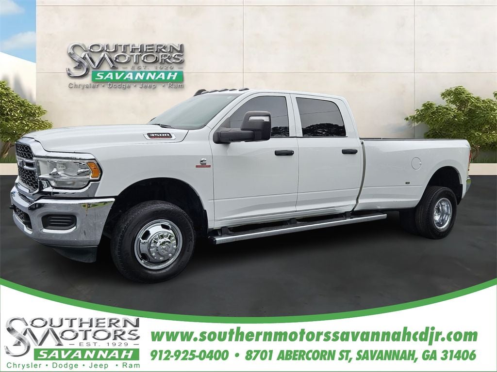 2023 RAM 3500 Tradesman Crew Cab 4x4 8' Box