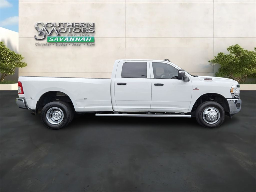 2023 RAM 3500 Tradesman Crew Cab 4x4 8' Box