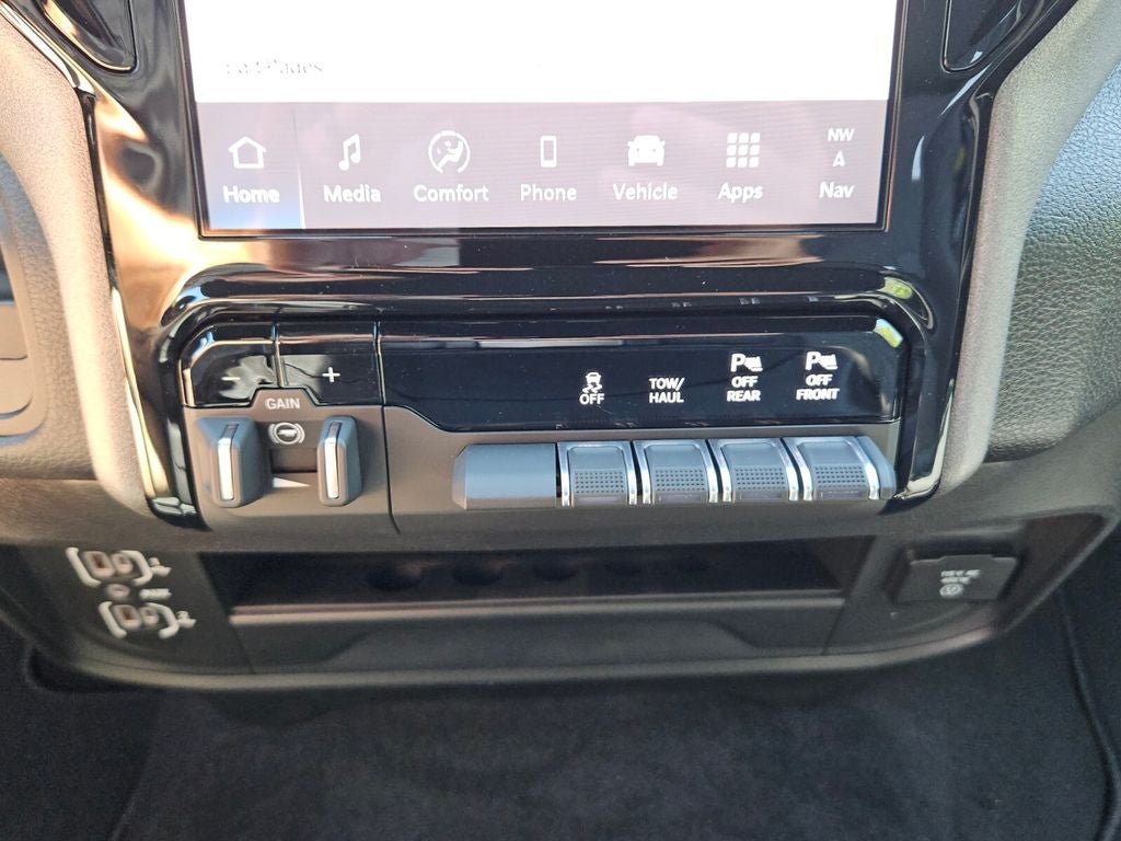 2026 RAM Ram 2500 RAM 2500 BLACK EXPRESS CREW CAB 4X2 6'4' BOX