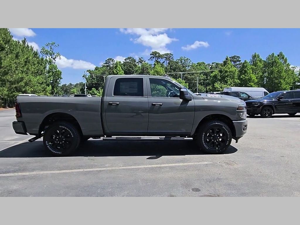 2026 RAM Ram 2500 RAM 2500 BLACK EXPRESS CREW CAB 4X2 6'4' BOX