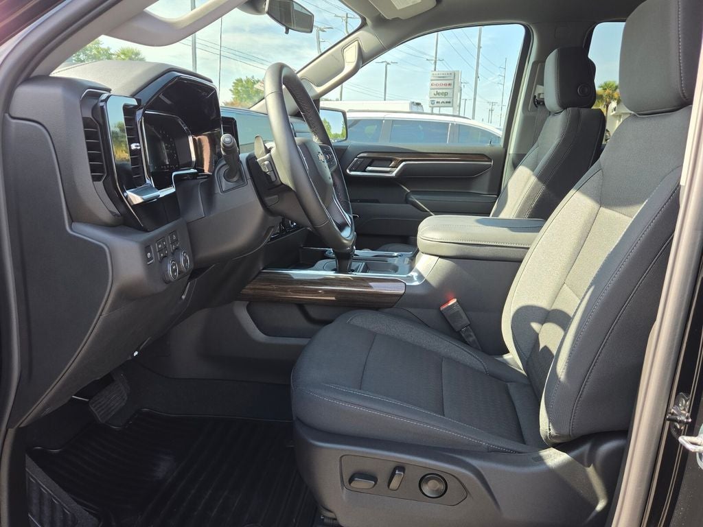 2026 Chevrolet Silverado 1500 4WD Crew Cab Standard Bed LT