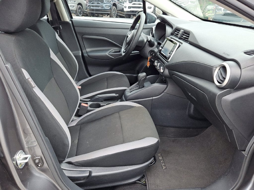2025 Nissan Versa Sedan 15