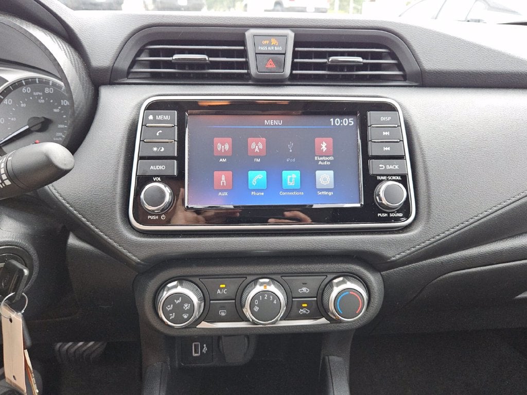 2025 Nissan Versa Sedan 17