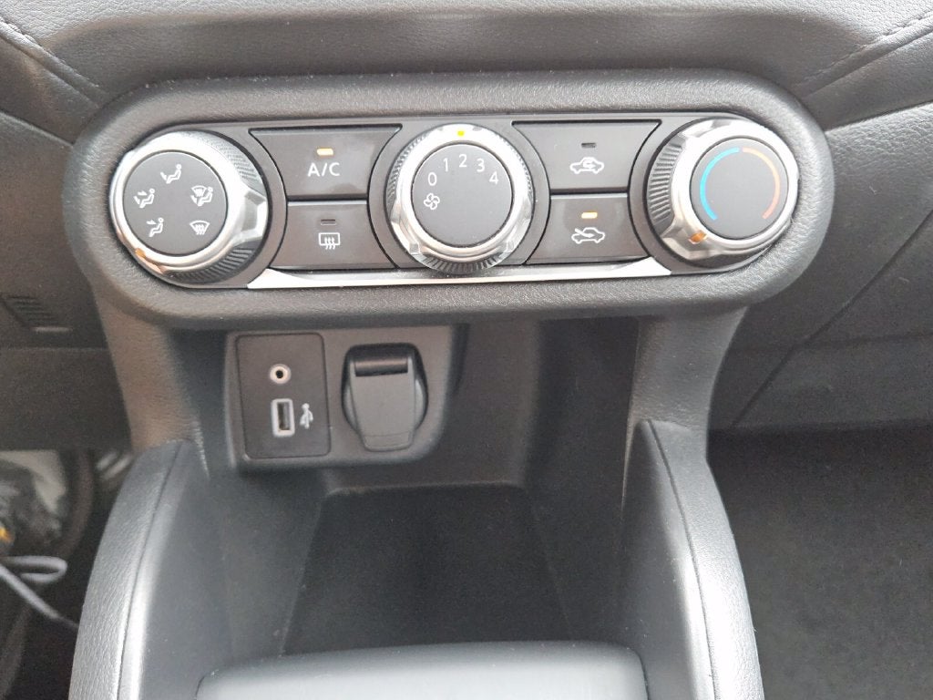 2025 Nissan Versa Sedan 19