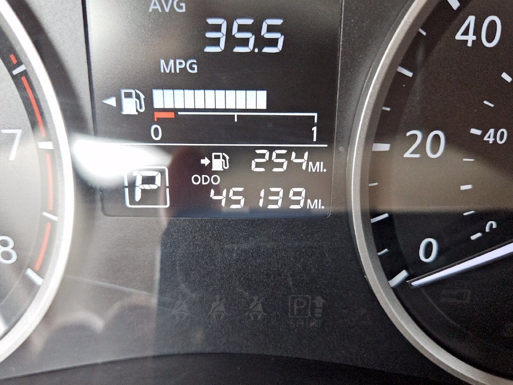 2025 Nissan Versa Sedan 24