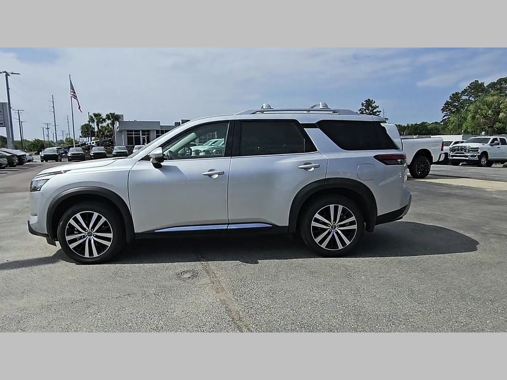 2025 Nissan Pathfinder Platinum FWD