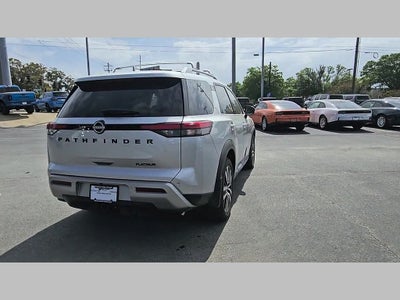 2025 Nissan Pathfinder Platinum FWD