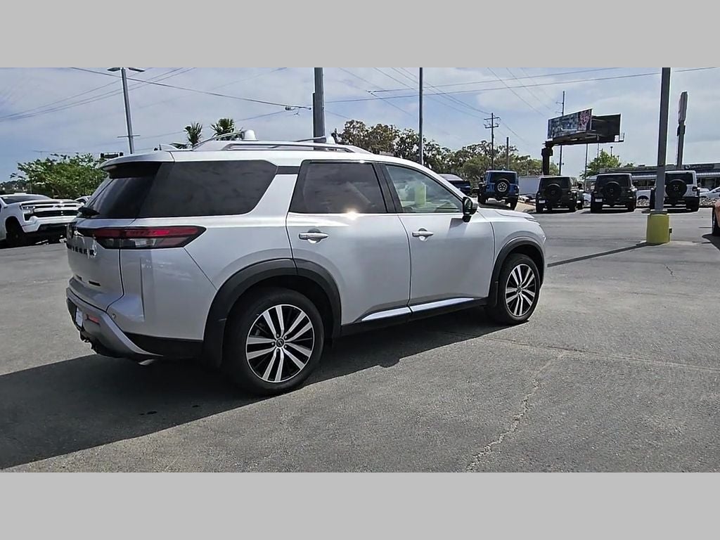 2025 Nissan Pathfinder Platinum FWD