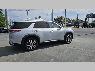 2025 Nissan Pathfinder Platinum FWD