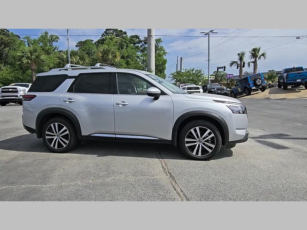 2025 Nissan Pathfinder Platinum FWD