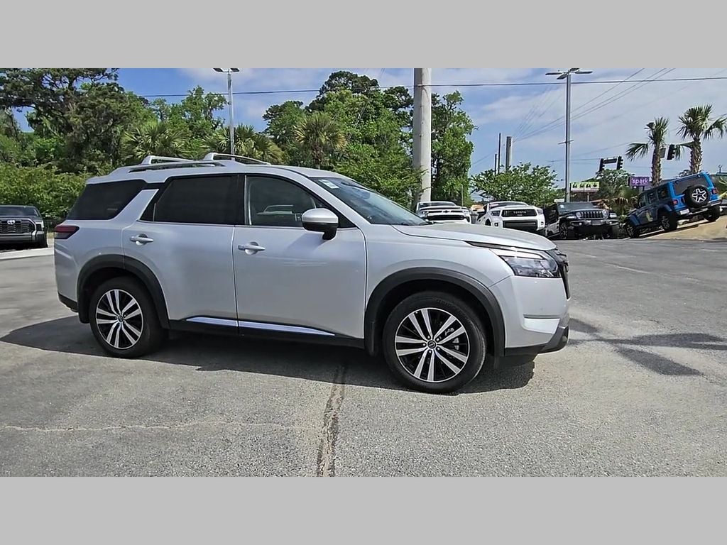 2025 Nissan Pathfinder Platinum FWD