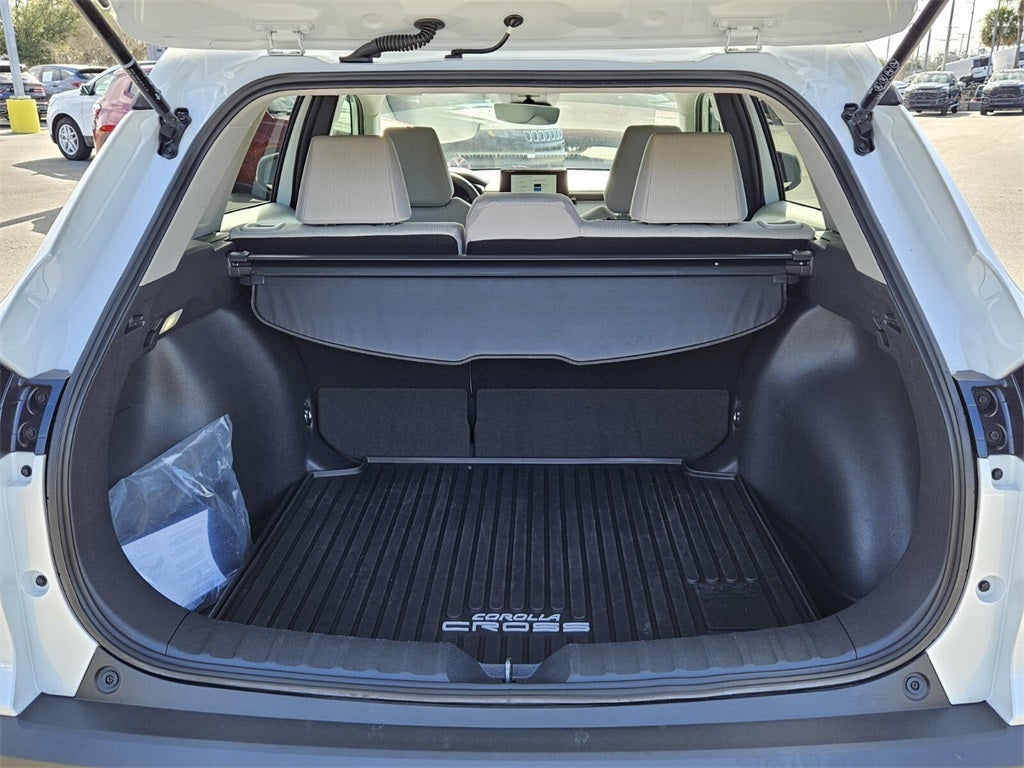 2024 Toyota Corolla Cross LE
