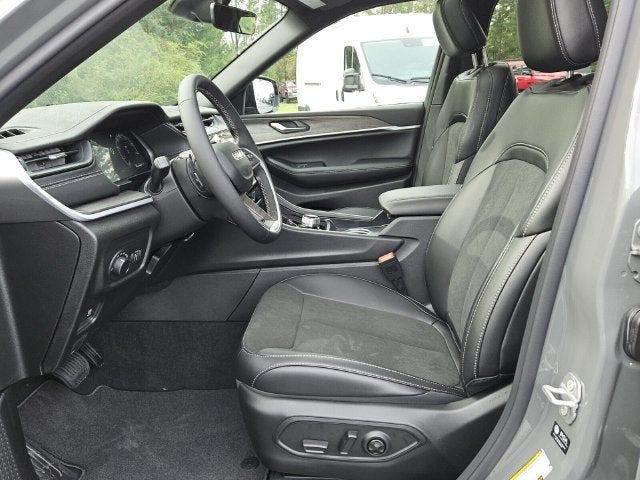2027 Jeep Grand Cherokee GRAND CHEROKEE LAREDO ALTITUDE 4X2