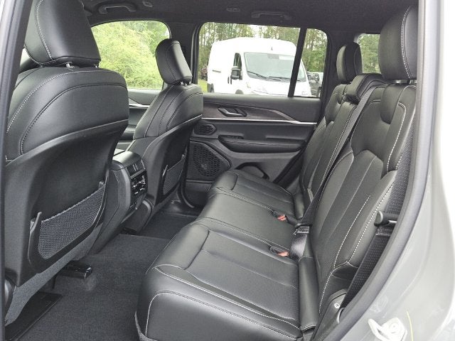 2027 Jeep Grand Cherokee GRAND CHEROKEE LIMITED 4X4
