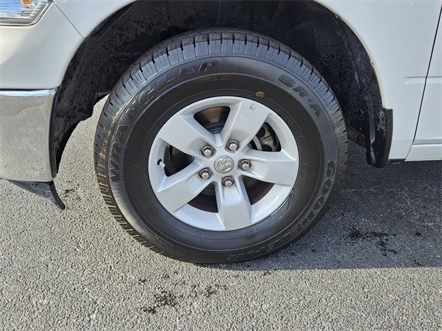 2024 RAM 1500 Classic SLT Quad Cab 4x2 6'4' Box