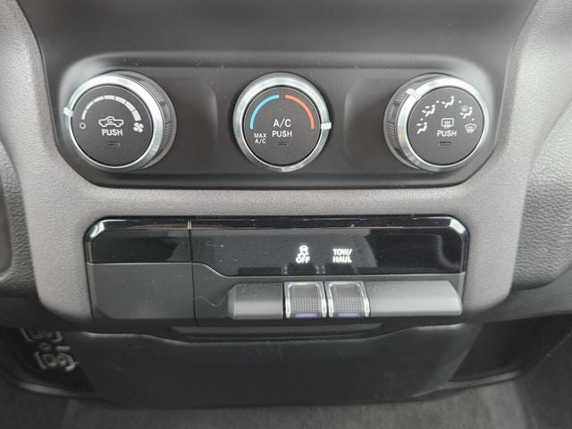 2022 RAM 1500 Big Horn Quad Cab 4x2 6'4' Box