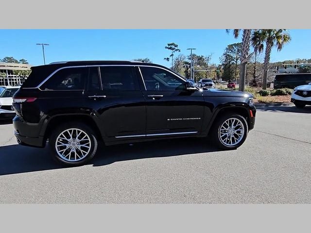 2022 Jeep Grand Cherokee Summit