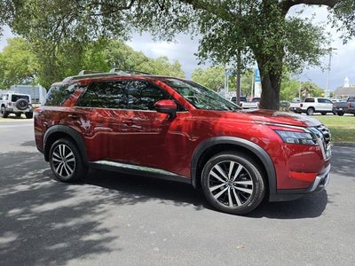 2025 Nissan Pathfinder Platinum