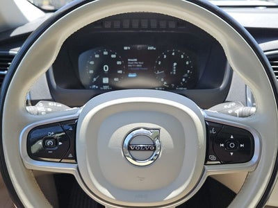 2022 Volvo XC90 T5 Momentum