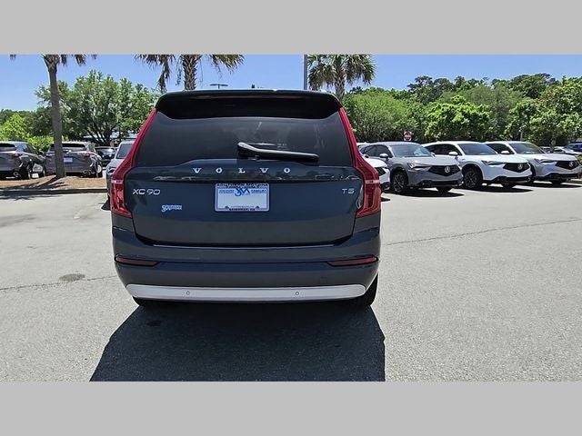 2022 Volvo XC90 T5 Momentum