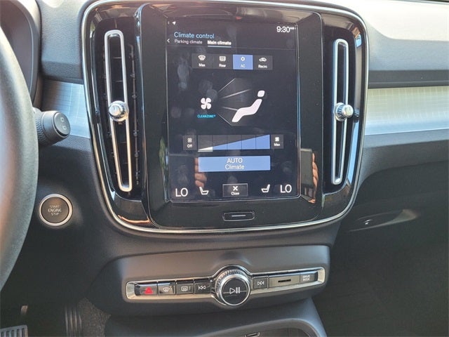 2021 Volvo XC40 Momentum