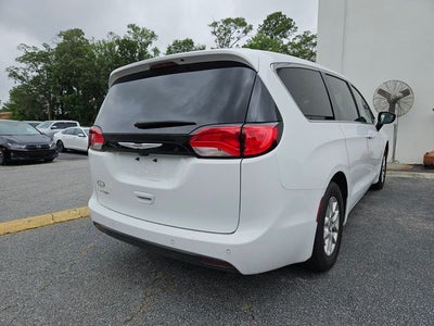 2025 Chrysler Voyager LX