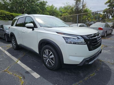 2023 Nissan Pathfinder SL